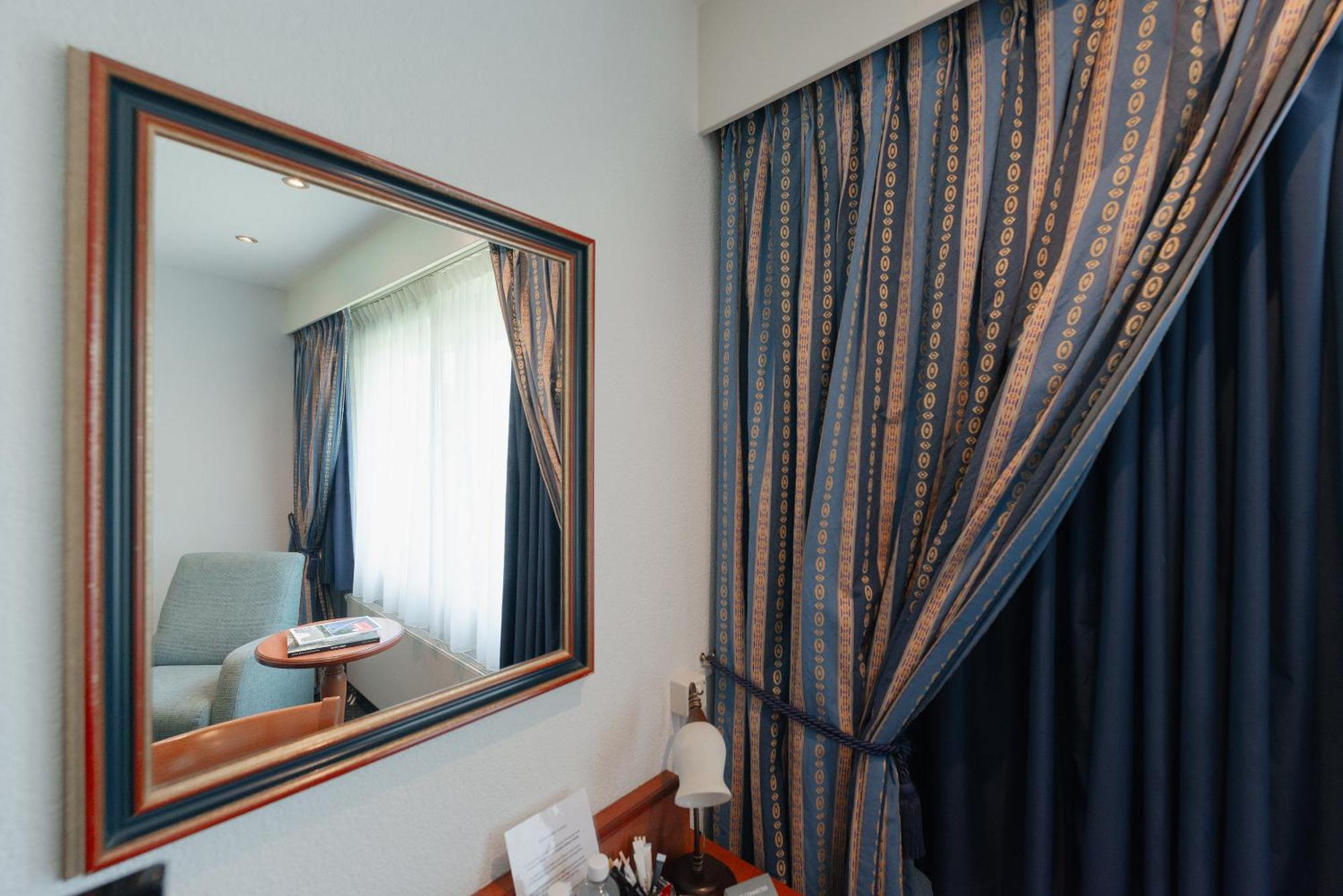 Boutique Hotel Herbergh Amsterdam Airport Free Parking Badhoevedorp Eksteriør billede